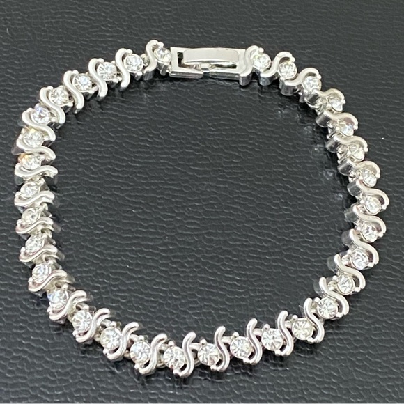 Unsigned Silver-tone CZ 7.5” Tennis Bracelet 19.6g - Picture 6 of 14